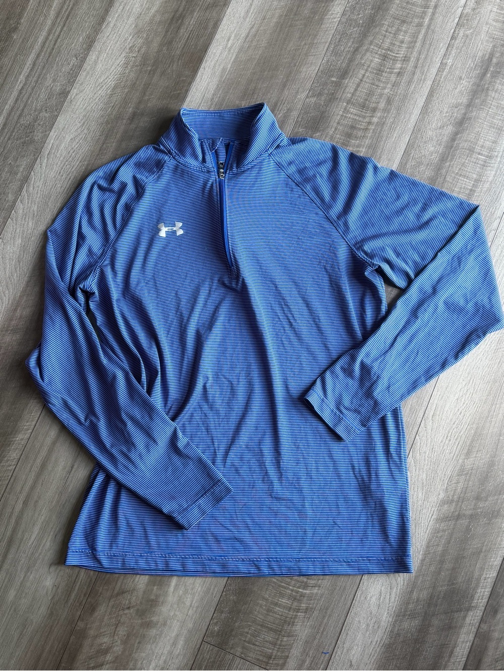 Under Armour HeatGear Men’s M Loose 1/4 Zip Mock Neck Blue Stripe Top Activewear